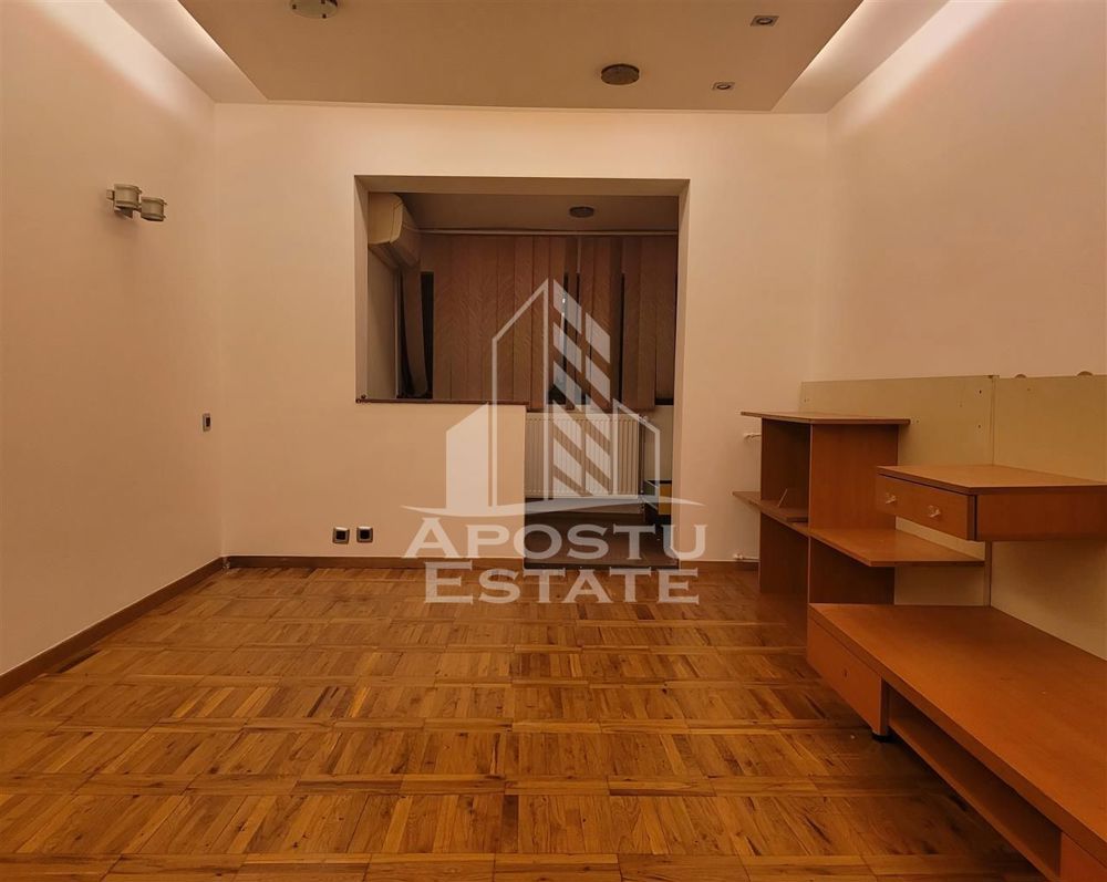 Apartament decomandat cu 3 camere, centrala proprie, parter, Lipovei