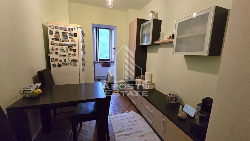 Apartament cu 2 camere, decomandat, centrala proprie, zona Lipovei