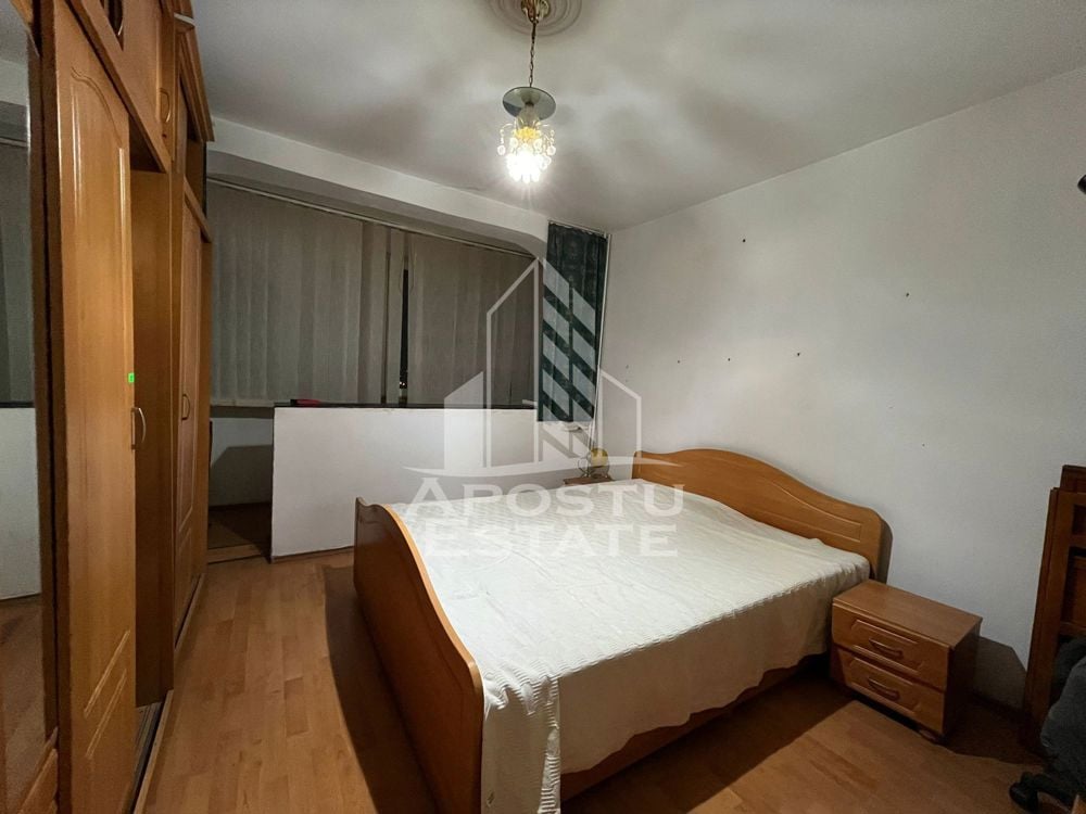 Apartament 2 camere, decomandat, etaj intermediar, zona Dambovita