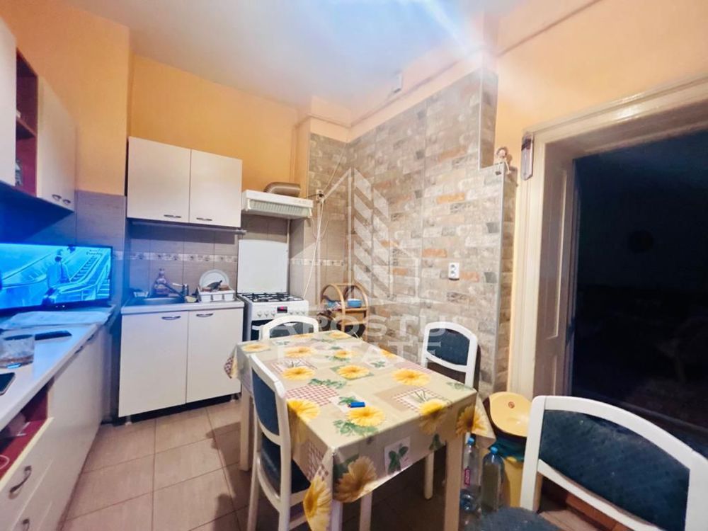 Apartament 3 camere, imobil reabilitat in Piata Unirii