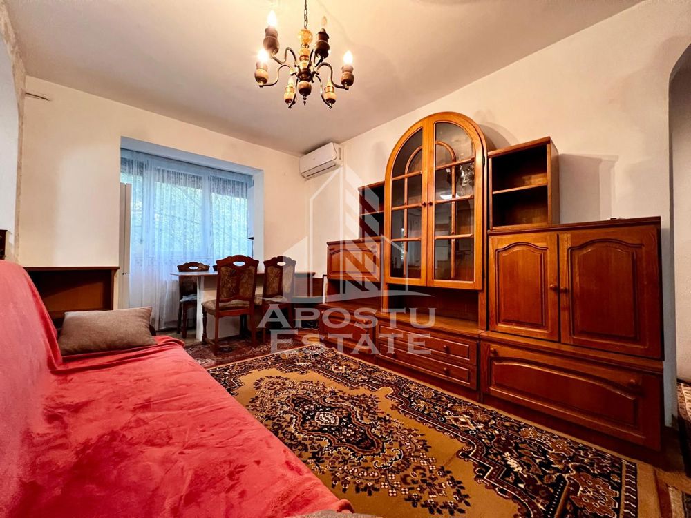 Apartament cu 3 camere, centrala proprie, cu debara, zona Sagului