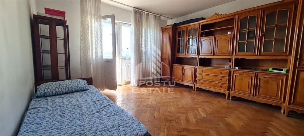 Apartament cu 3 camere, 2 bai, 2 balcoane, centrala proprie,langa Vox