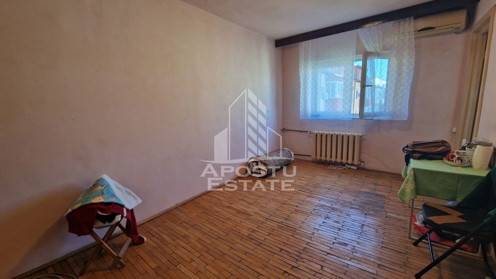 Apartament cu o camera, etaj intermediar, zona Lipovei