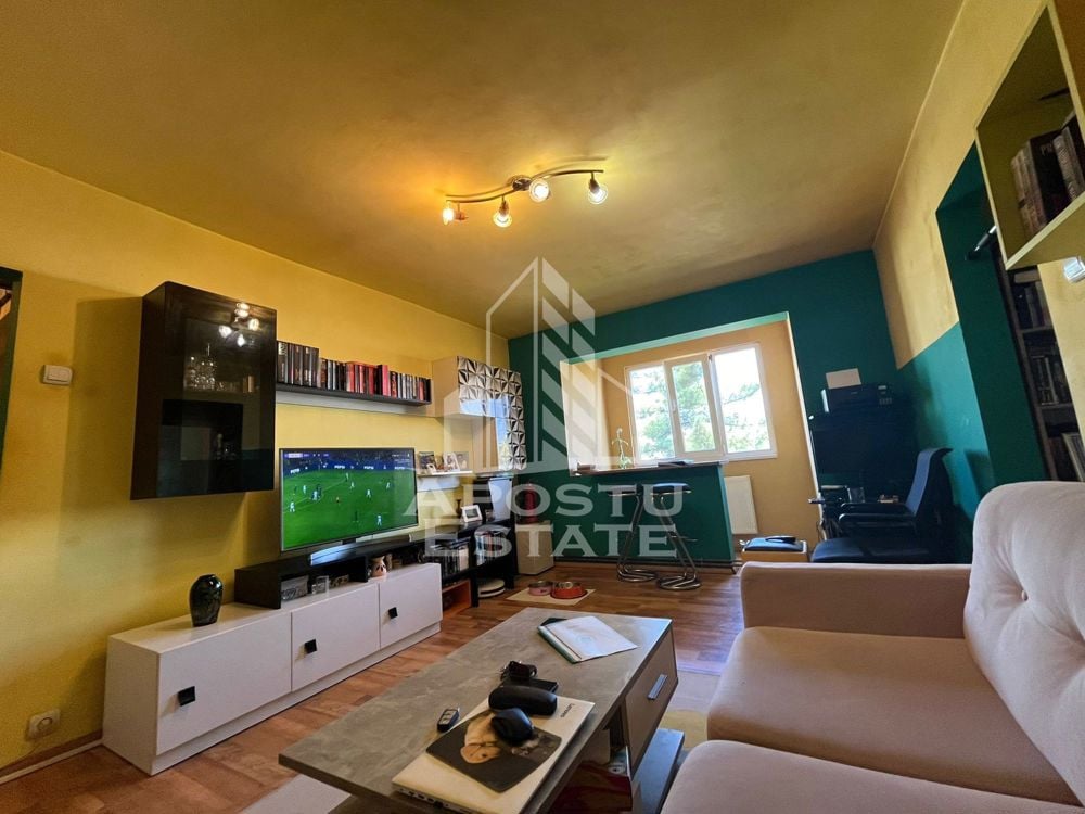 Apartament cu 4 camere, centrala proprie, zona Spitalul Judetean