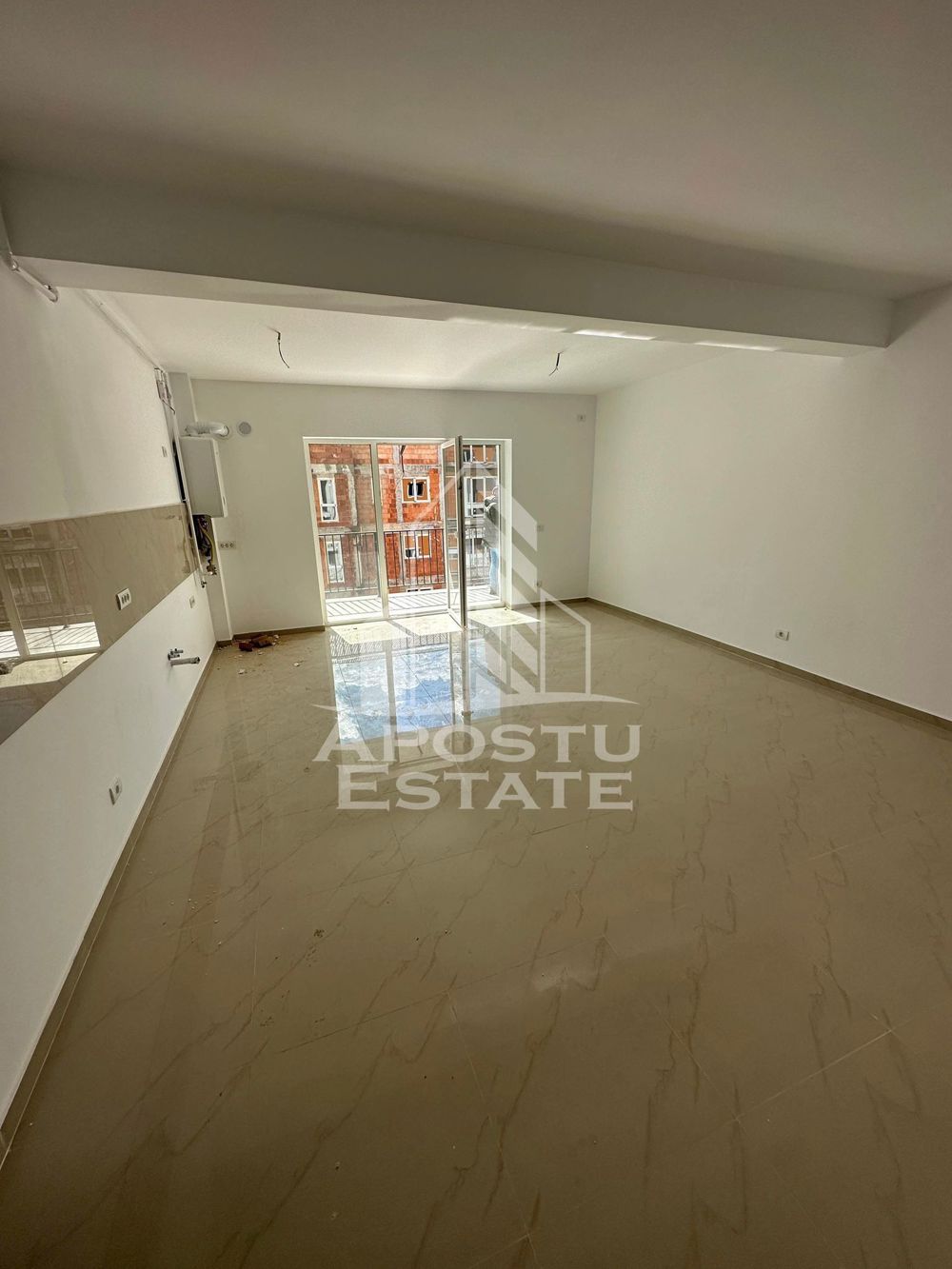 Apartament cu 2 camere , etajul 2, loc de parcare, in spate la Lidl.