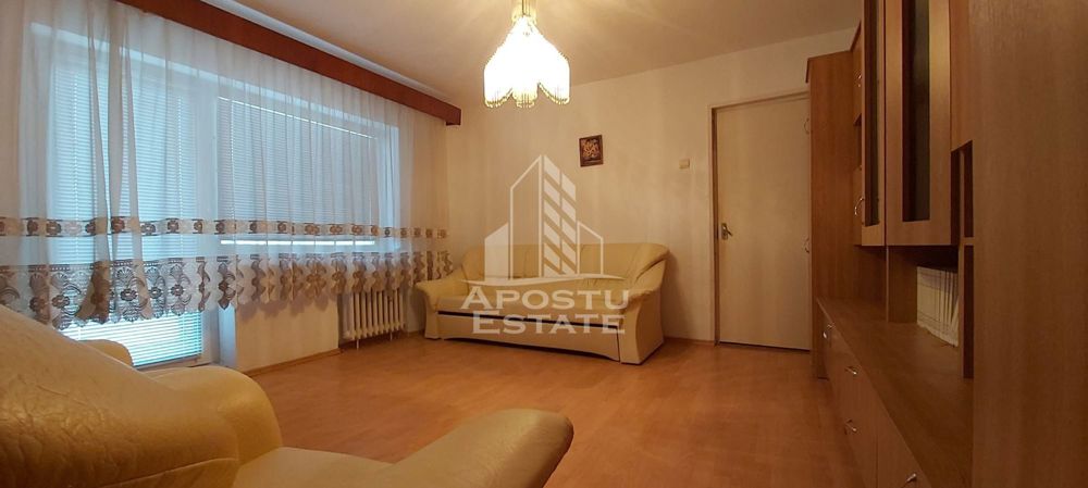 Apartament 2 camere,  semidecomandat,  zona romanilor