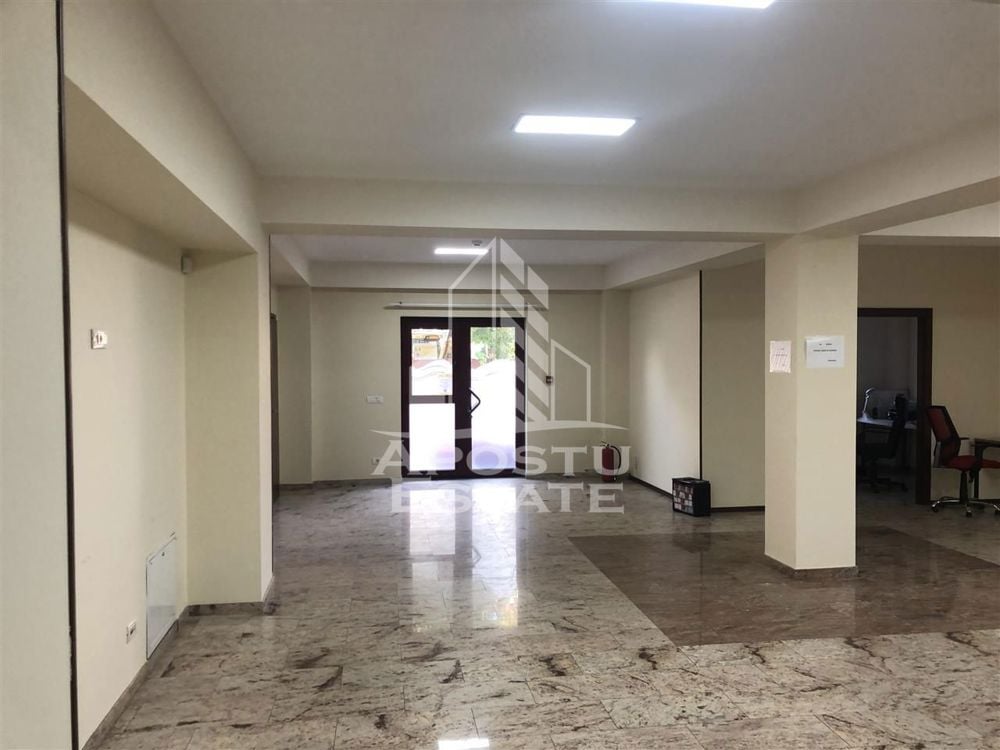 Spatiu comercial la parter, 117 mp,  Zona Girocului