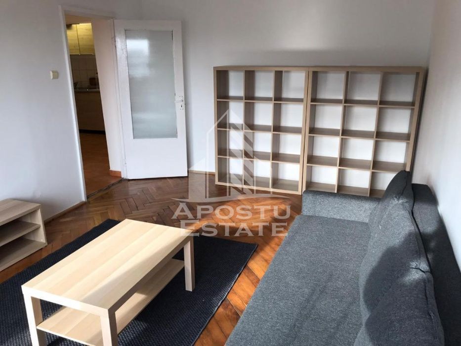 Apartament cu 3 camere DECOMANDAT zona Gheorghe Lazar