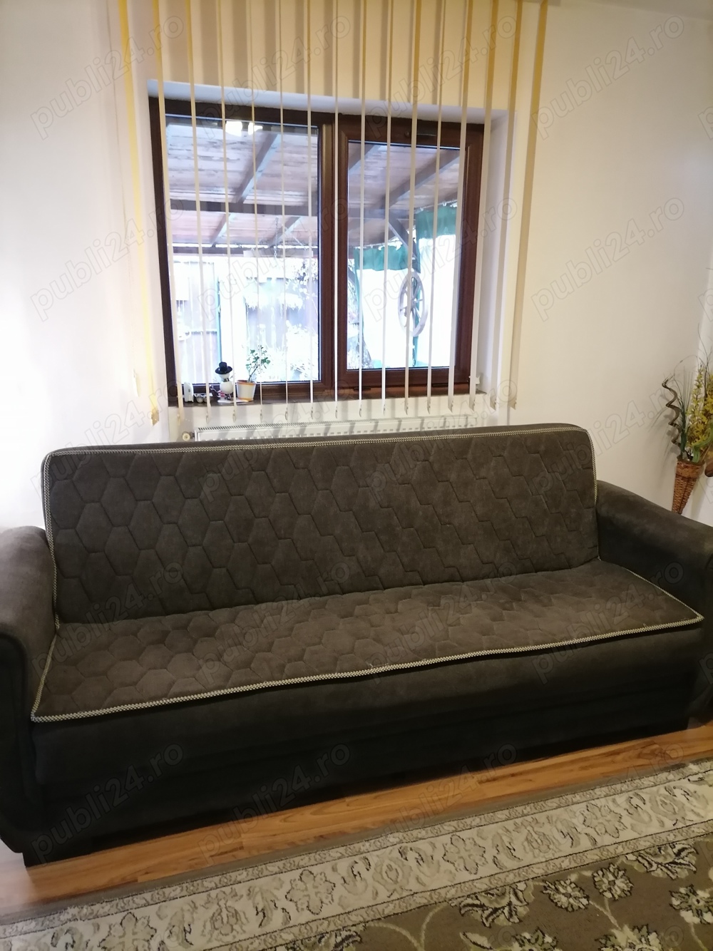 Vând canapea extensibilă 3 locuri 