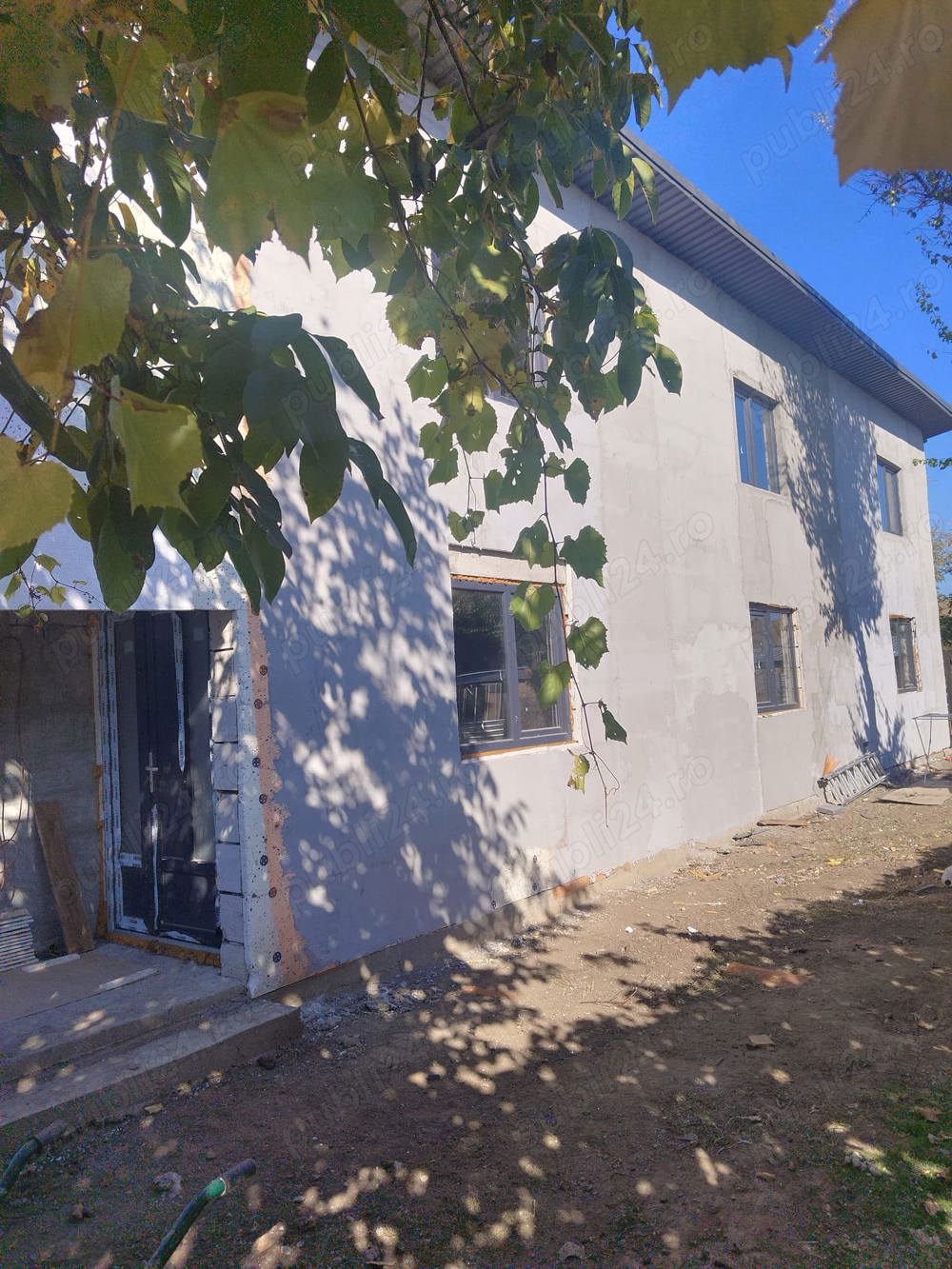 Doua imobile + teren negociabil Doua imobile + teren negociabil