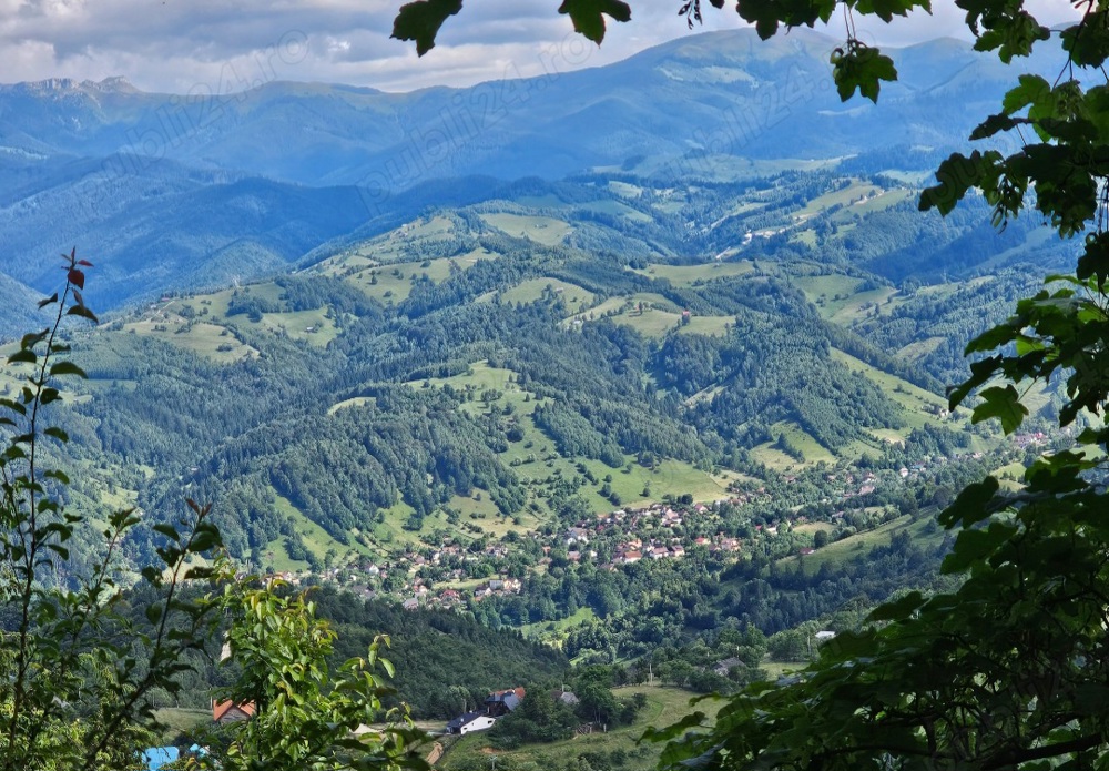 Vând teren Satul Măgura 