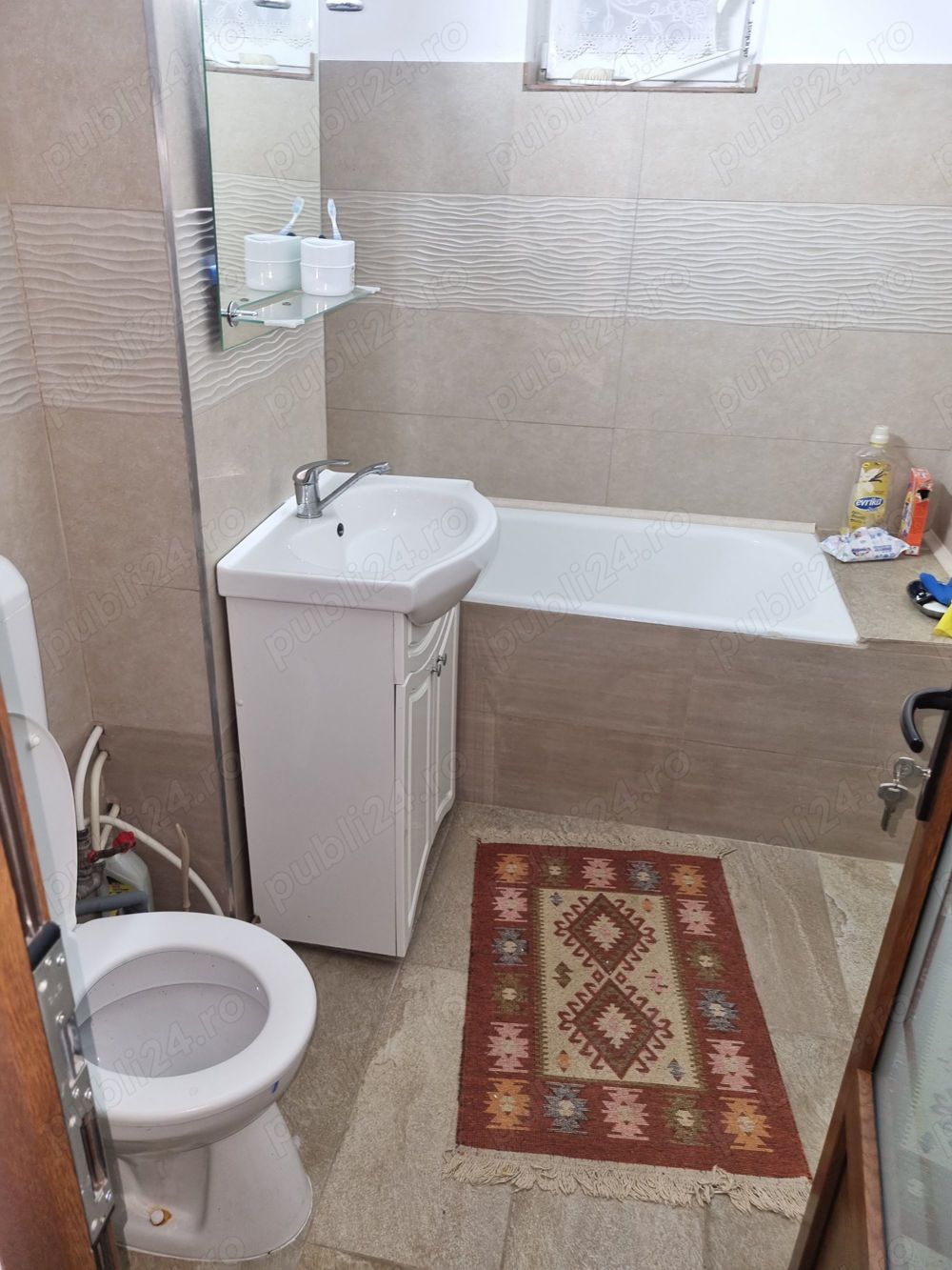 Închiriez apartament 3 camere zona Prundu