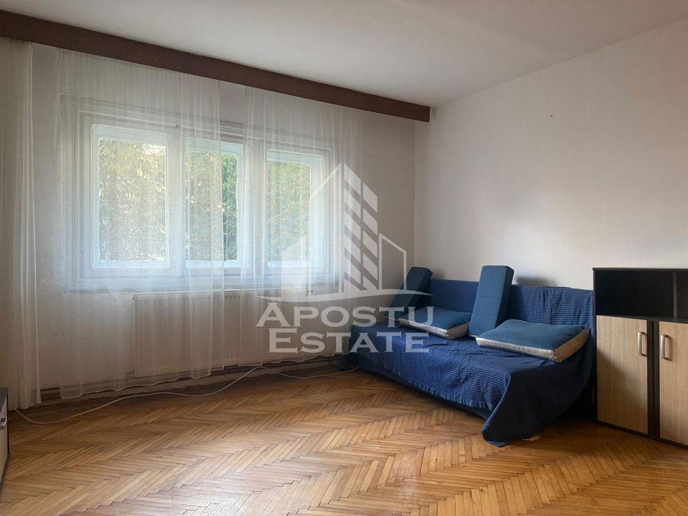 Apartament cu 2 camere , spatios , zona Dambovita