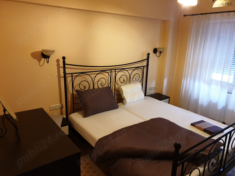 Proprietar vand apartament 3 camere, Resita, central, str Libertatii