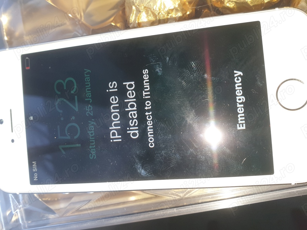 Iphone 5s alb complect Se vinde pt ecran și alte piese  Mai multe detalii in privat