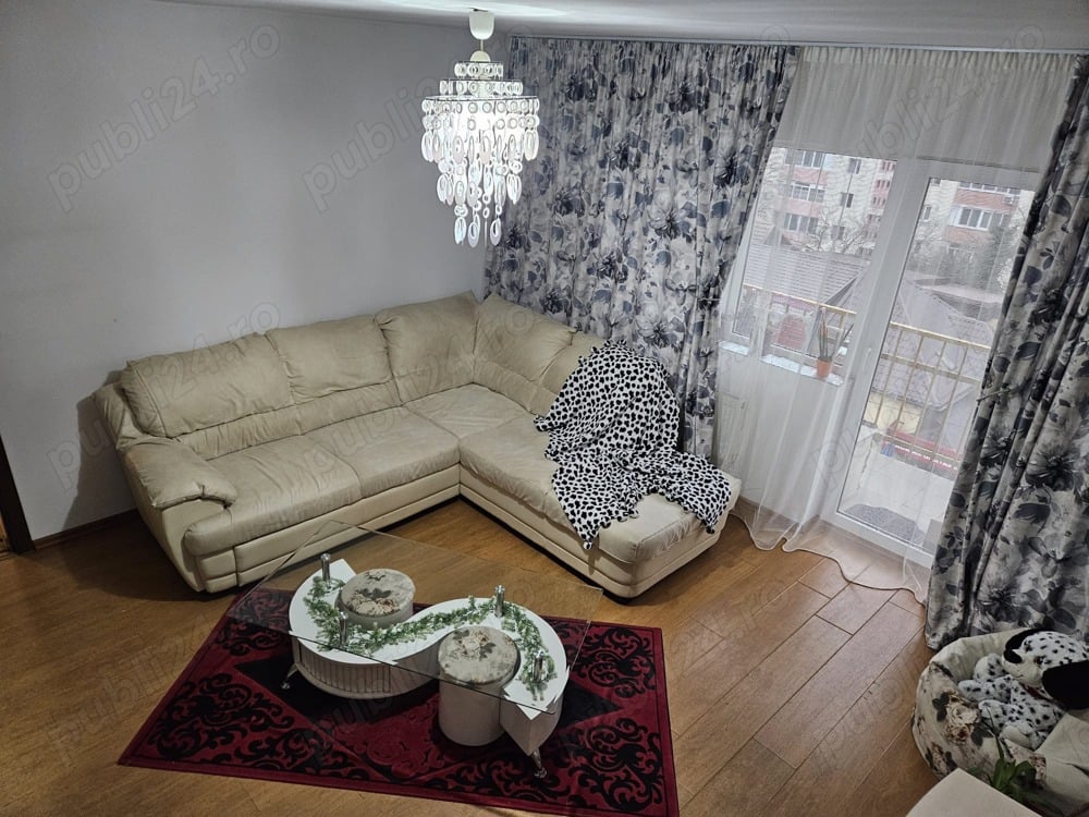 Vând apartament cu trei camere în Timisoara