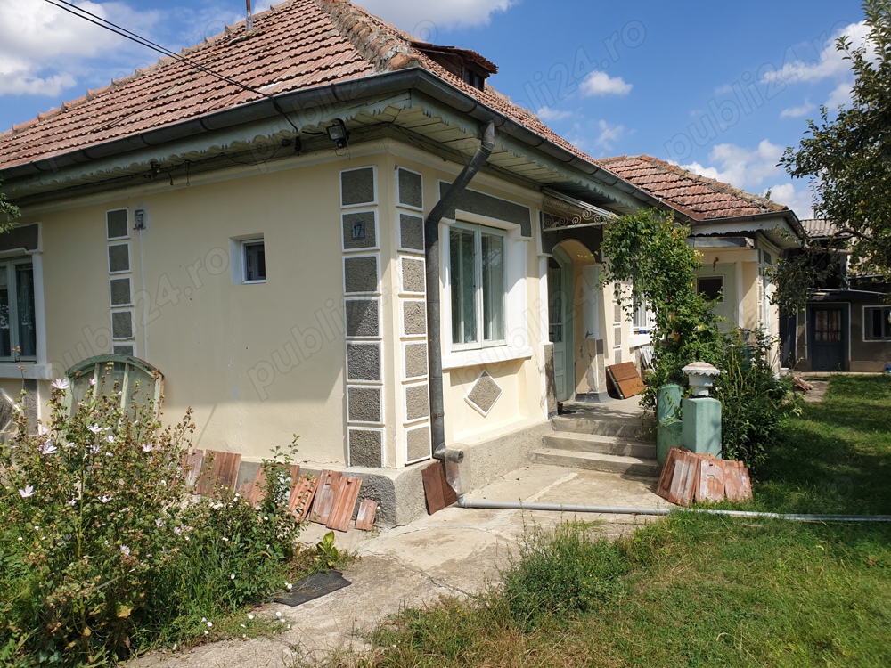 Vand sau schimb casa traditionala in oras Buhusi