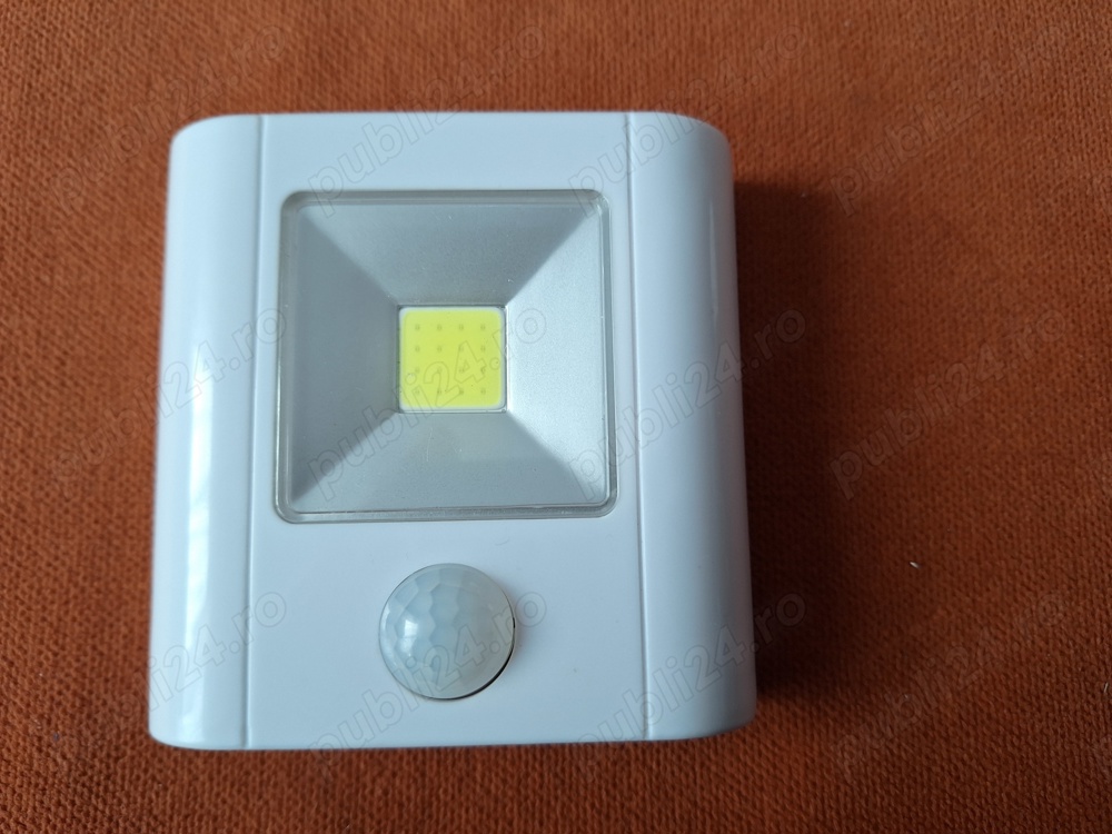 Lampa LED   LIFE cu senzor de miscare, cu magnet, 50 lumeni, functionare cu baterie 3xAAA, culoare a