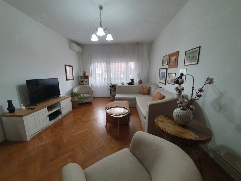 Apartament cu 3 camere central de vânzare 