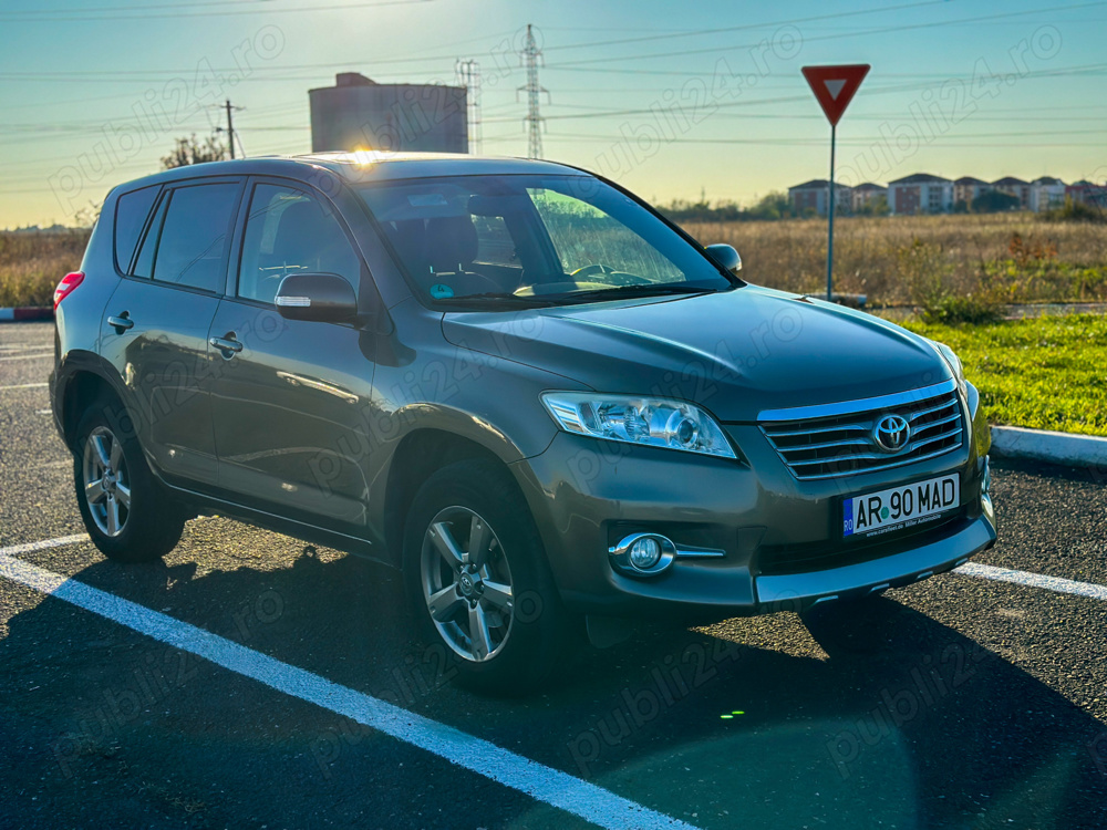 Toyota RAV4, an 2012, motor 2.2 diesel, cutie manuală