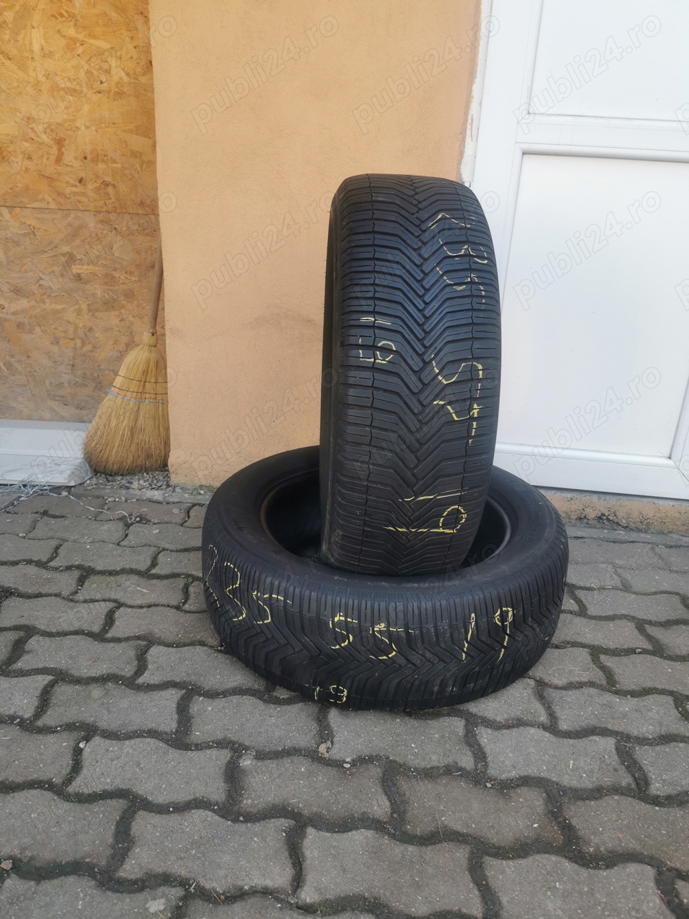 Vand 2 anvelope de iarna Michelin 235/55/R19