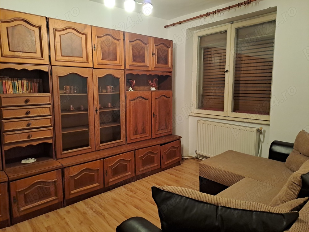 Vând apartament 2 camere la parter,  zona Lunca, în spate la Universitate 