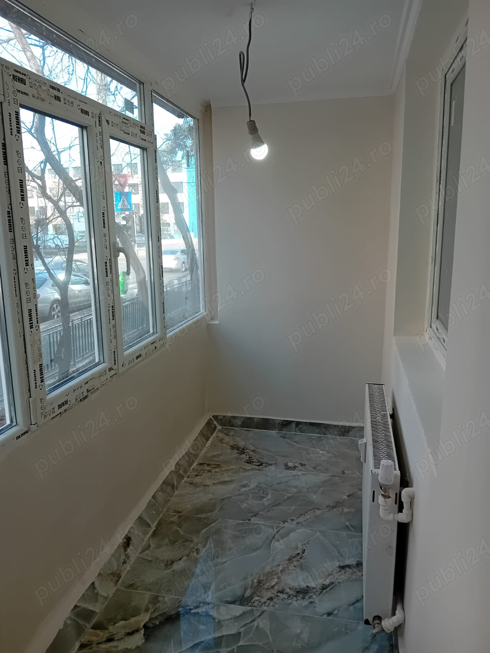 Apartament semidecomandat, 3 camere, nou renovat, pretabil pt locuit, notariat, salon, agentii .Bloc