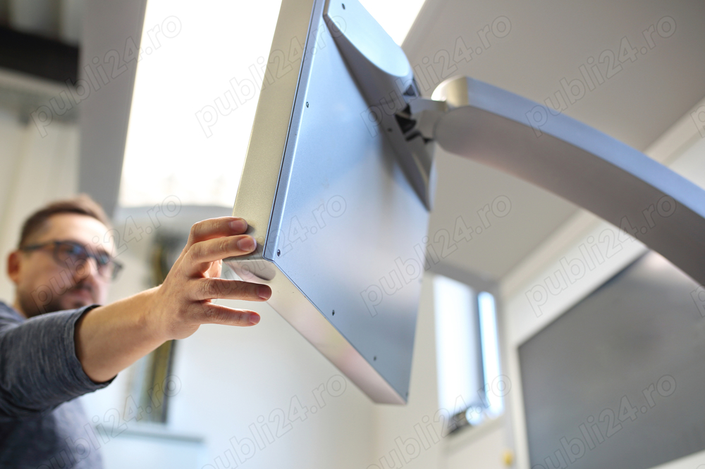 Manpower recruteaza Operatori mase plastice in Oarja