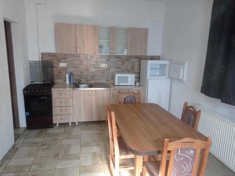 închiriez apartament la casa 