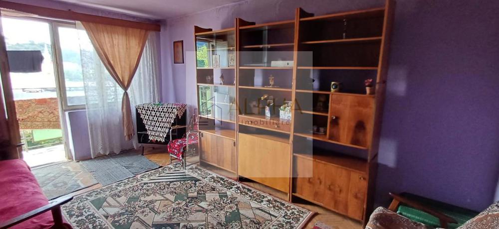 De vânzare apartament 3 camere decomandat în Teaca