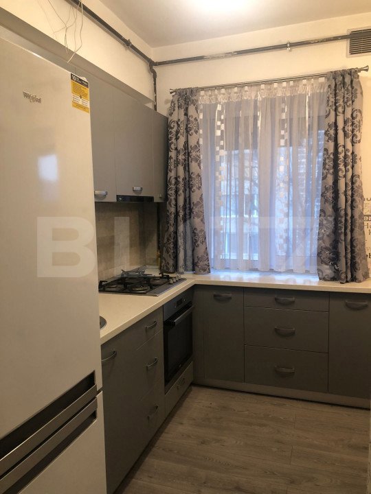 Apartament de vanzare, cu 2 camere, 44 mp, zona Tractorul