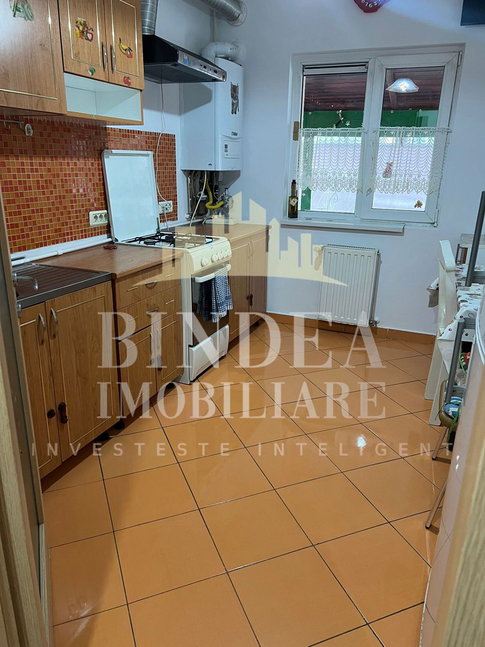 Apartament 2 camere decomandat la parter cu centrala proprie