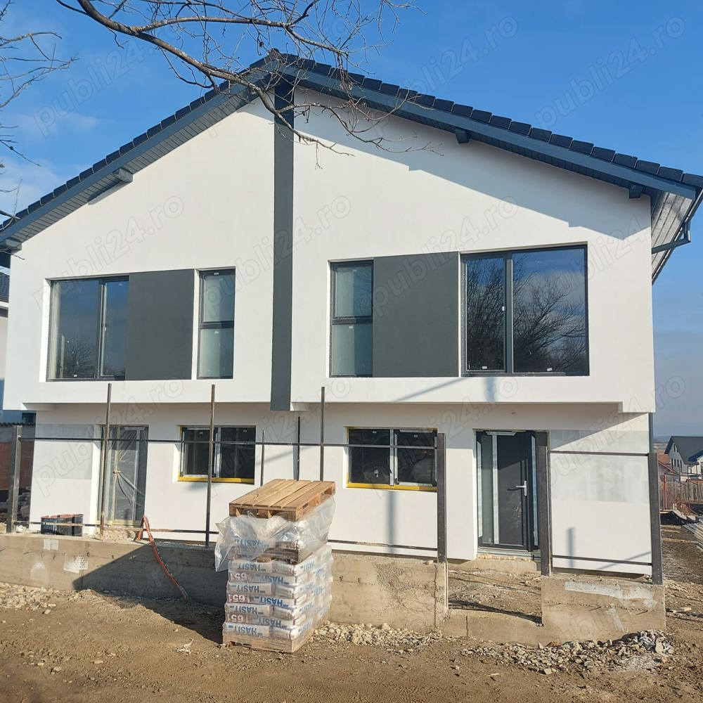 Casa tip duplex 4 camere pivnita incalzire in pardoseala 3 bai terasa balcon curent trifazic