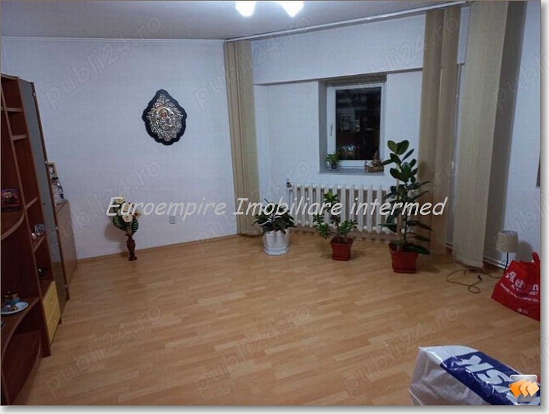 Apartament 2 camere de vanzare zona Poarta 6