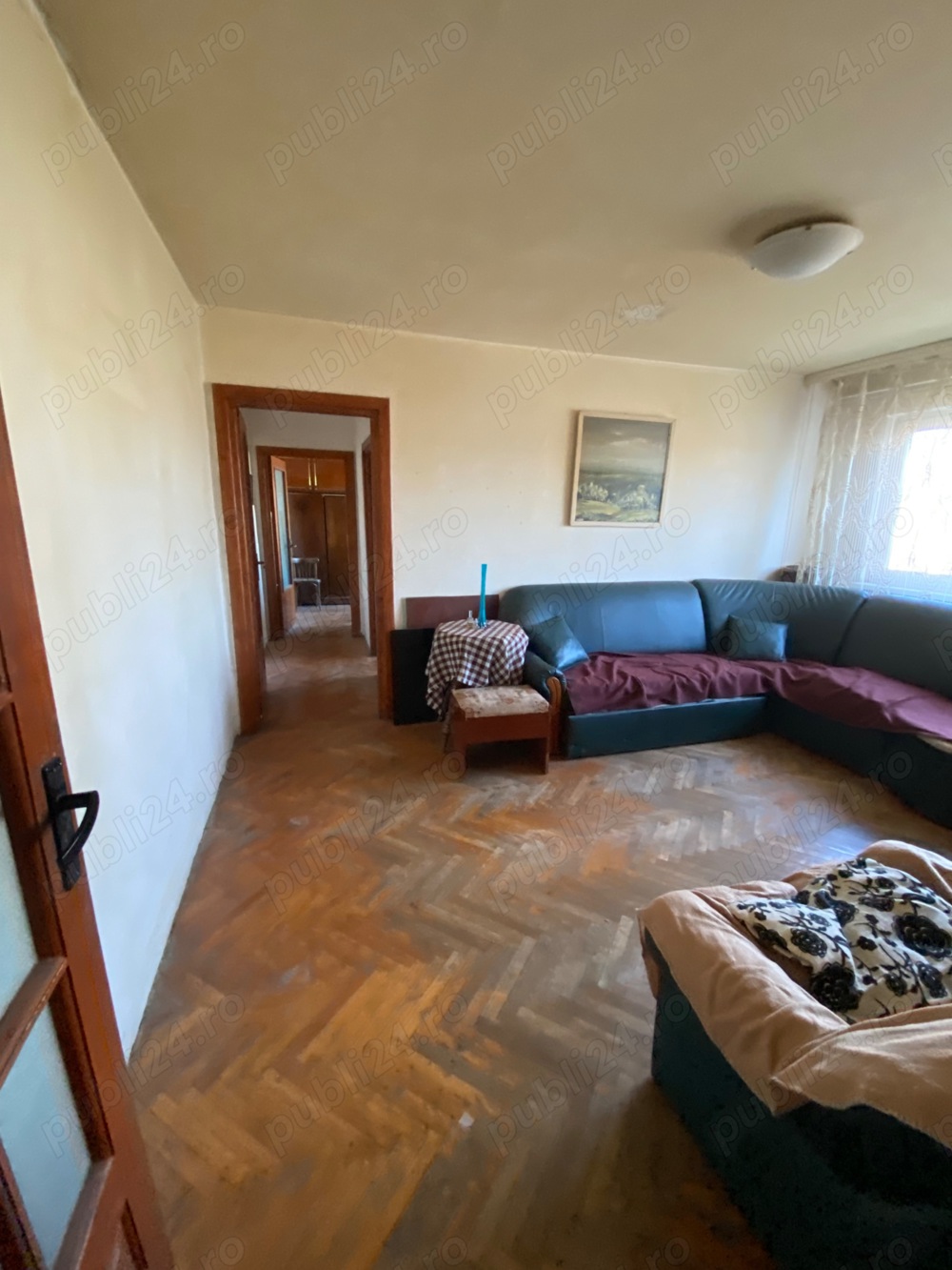 Zona Dacia, 3 camere, semidecomandat, 52 mp, balcon, boxă în CF, preț 76000 euro negociabil