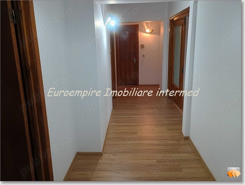 Apartament 4 camere decomandate zona Spital