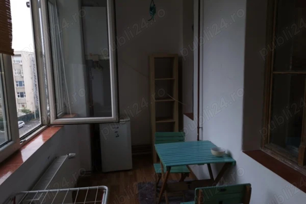 Apartament cu 2 camere de vanzare in cladire istorica  cu vedere in Piata Victoriei