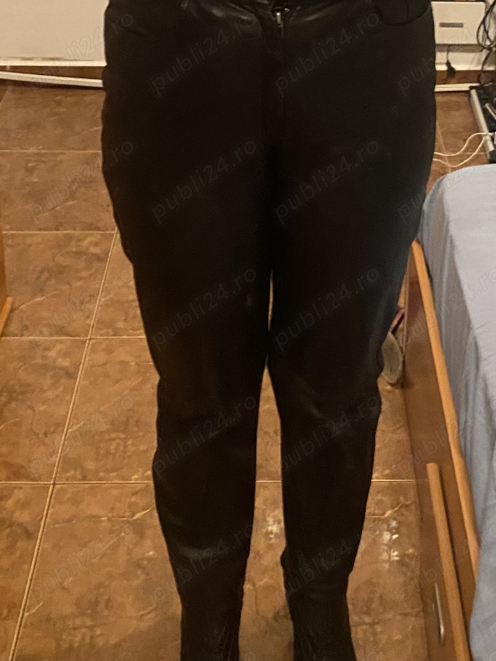 Pantaloni piele naturală, culoare negru, mărimea M