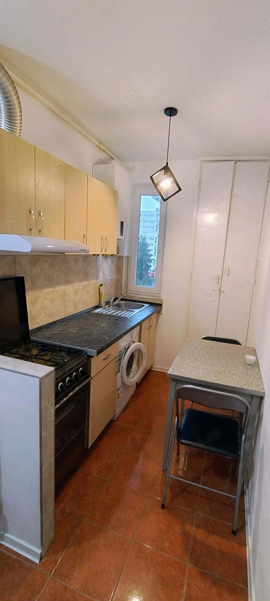 Închiriez apartament 2 camere cu balcon pe Mihai Viteazu