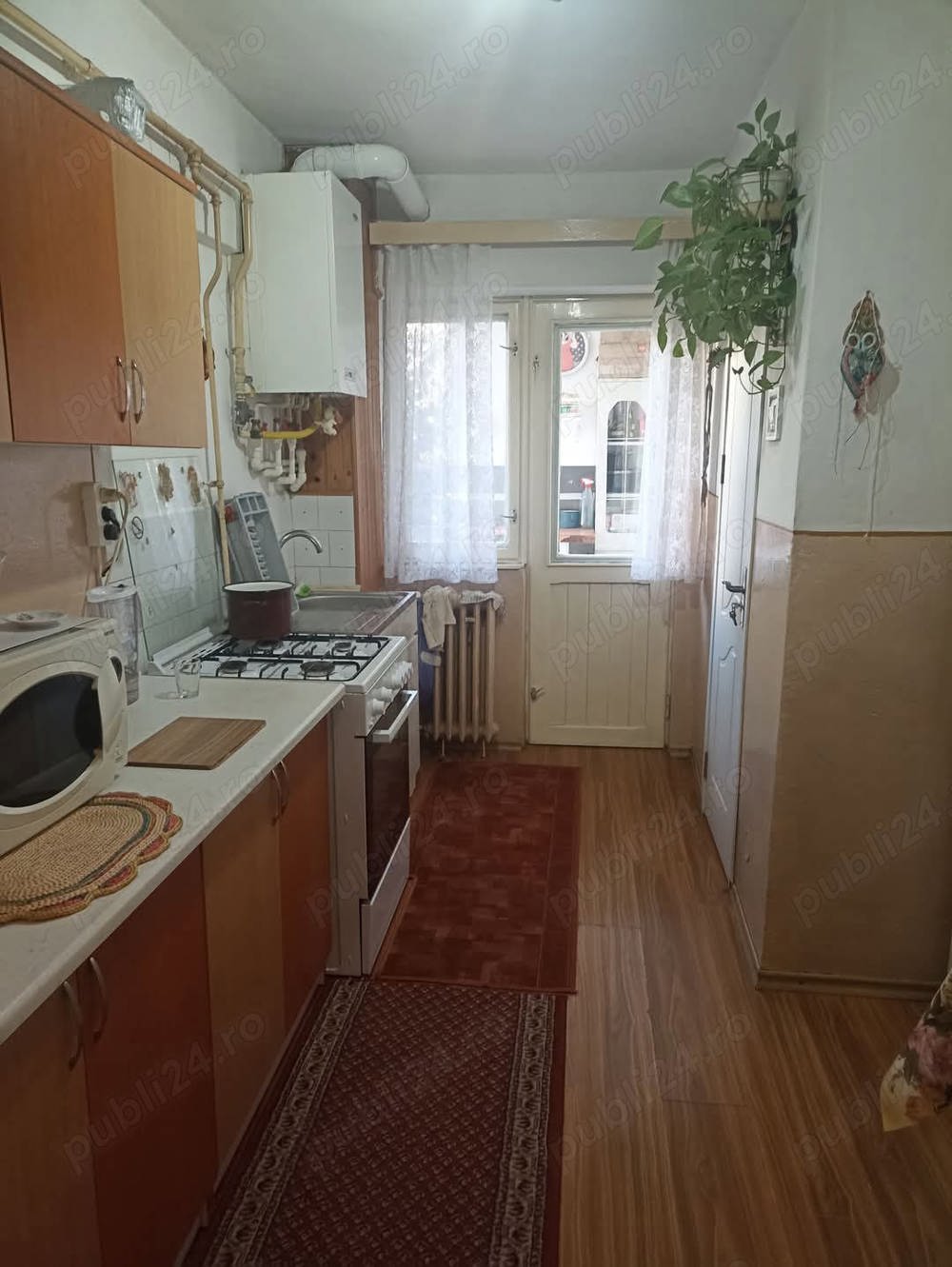 De vânzare apartament cu 4 camere în etajul 1