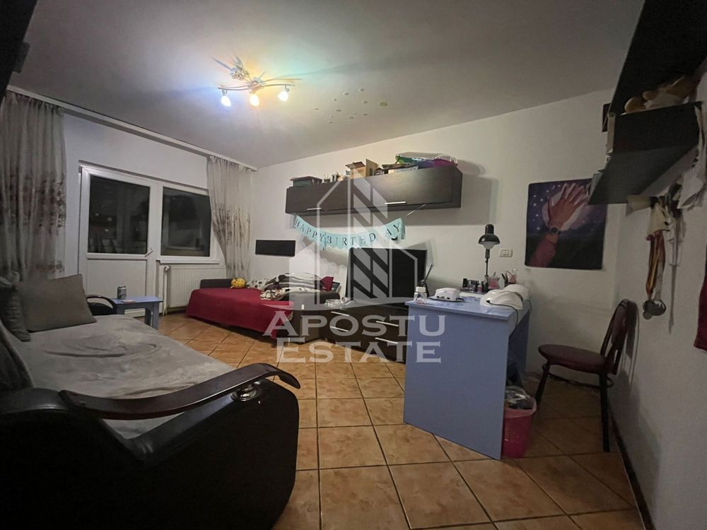 Apartament cu 2 camere, decomandat, etaj intermedar, zona Dambovita