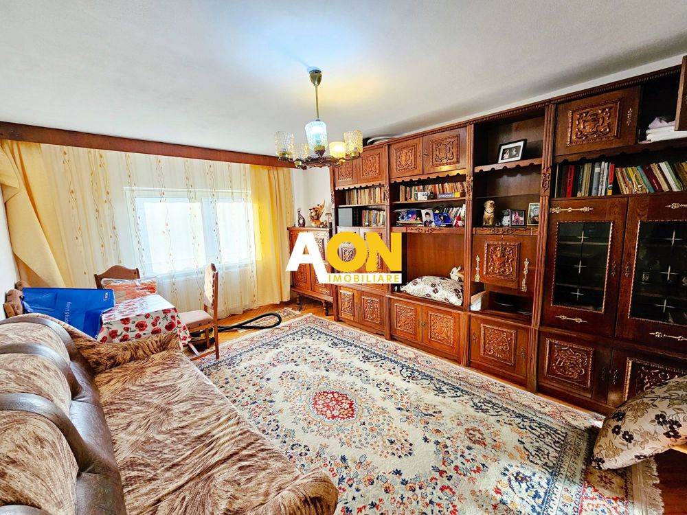 Apartament 3 camere, 2 bai, etaj 3, zona Liceului Sportiv