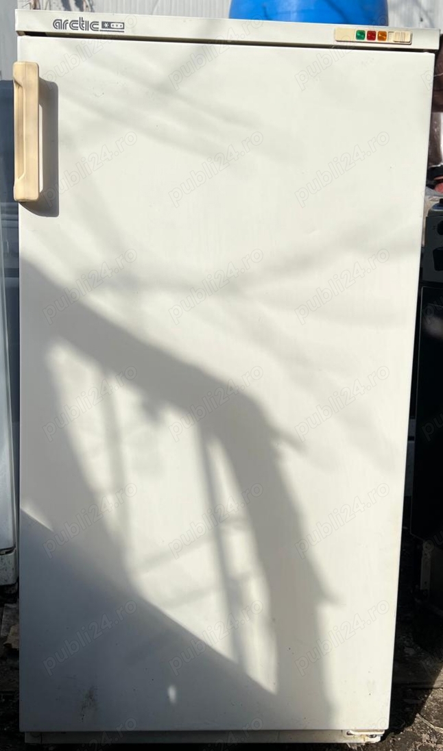 Congelator 5 sertare in stare perfecta de functionare. 