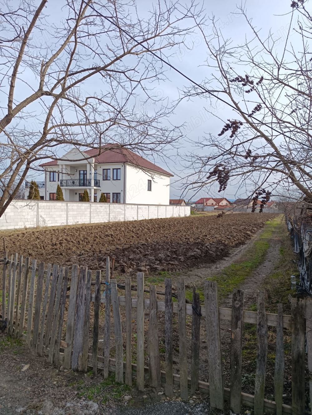 Vand sau inchiriez teren intravilan  parcelabil in Costeiu - Zona Primaria  Liceu Costeiu