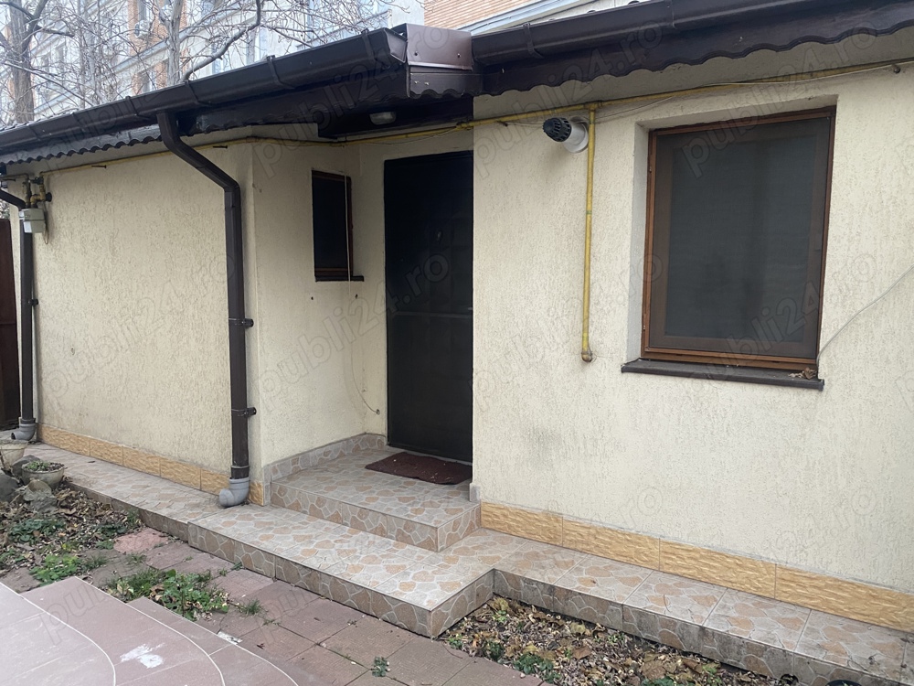 Particular ofer la închiriat casa cu două camere 53 mp în zona Gara de Nord București