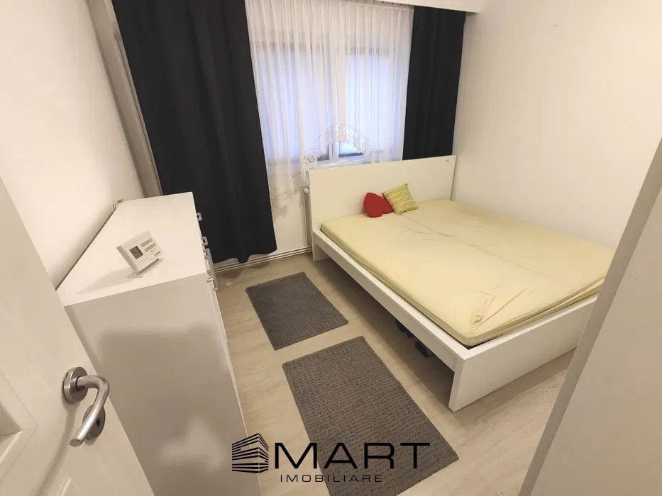 Apartament 3 camere decomandate zona Vasile Aaron