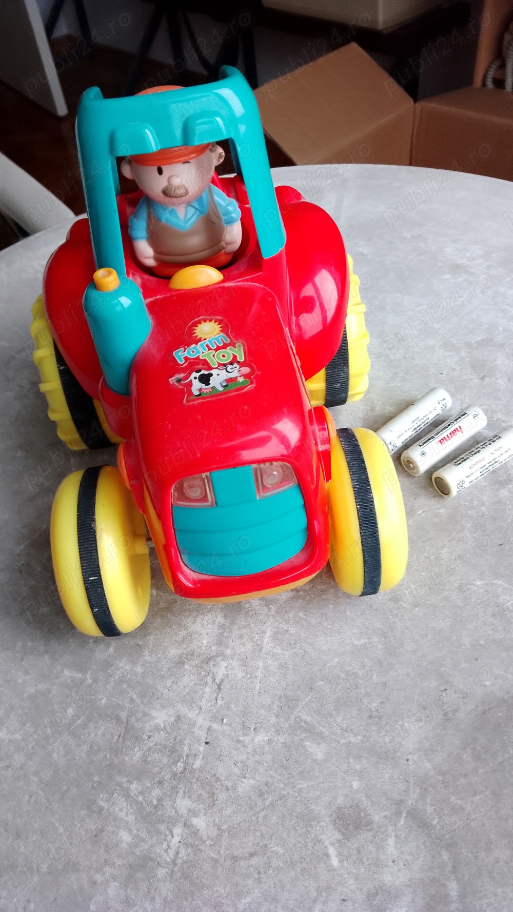 Tractor cu tractorist