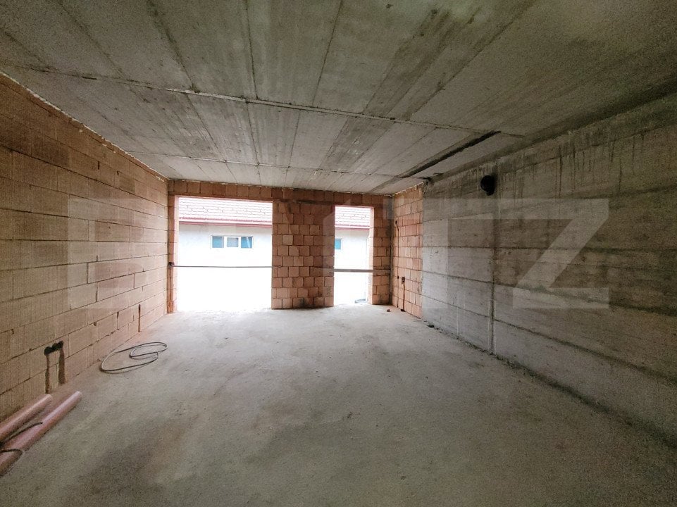 Apartament de vanzare, de 2 camere, semidecomandat, bloc nou, zona Pod IRA