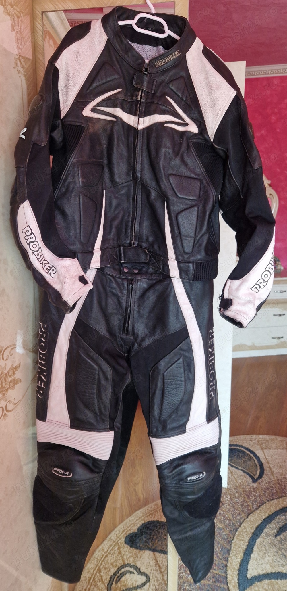 Vând Costum moto Marimea 58 pret 350 ron neg 