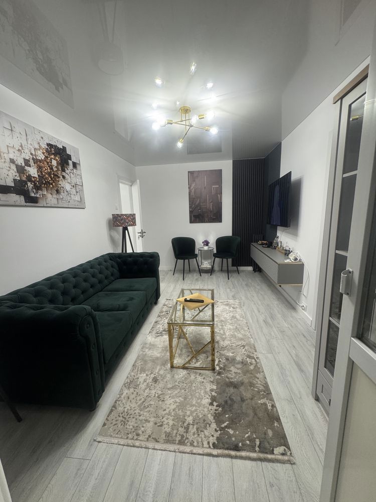 Se oferă spre închiriere un apartament de lux , zona Casa de Cultura